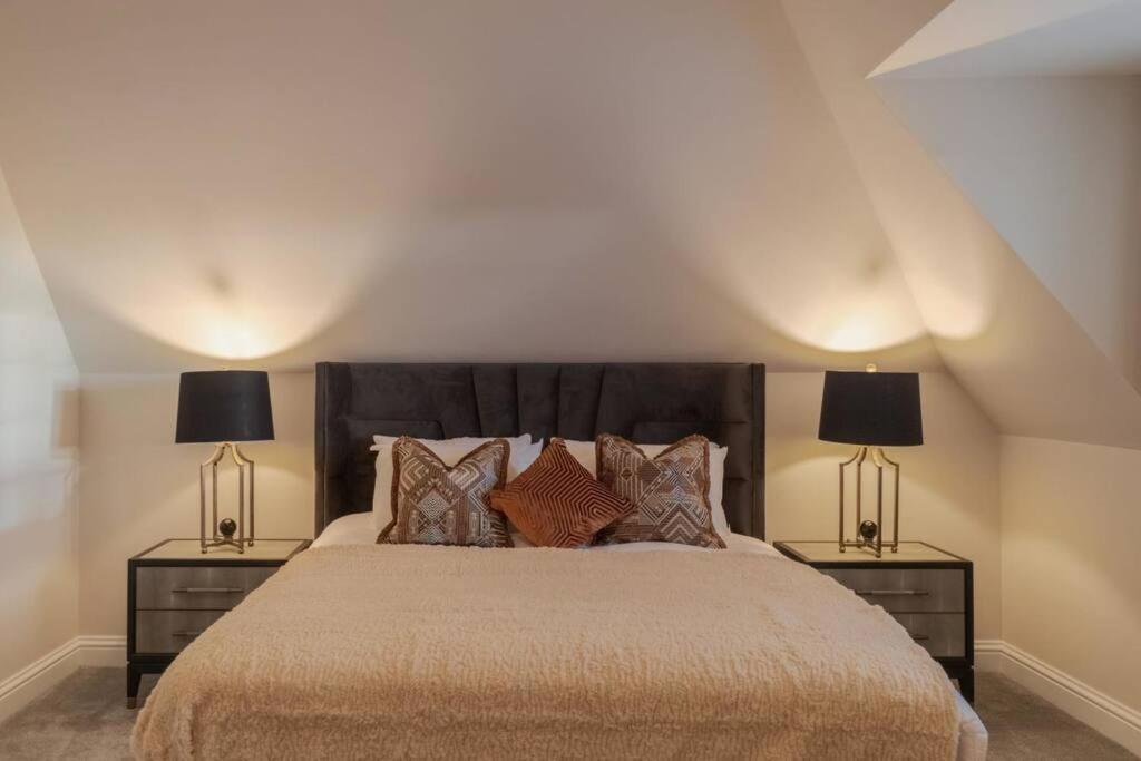 Apartamento Luxury Penthouse - Castle Views - 2 Bed & Parking Windsor Exterior foto