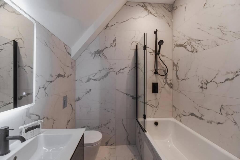 Apartamento Luxury Penthouse - Castle Views - 2 Bed & Parking Windsor Exterior foto