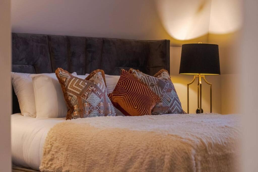 Apartamento Luxury Penthouse - Castle Views - 2 Bed & Parking Windsor Exterior foto