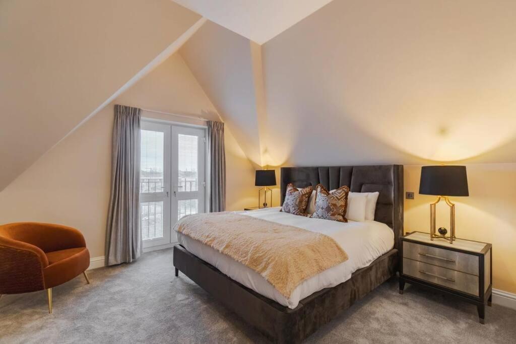 Apartamento Luxury Penthouse - Castle Views - 2 Bed & Parking Windsor Exterior foto