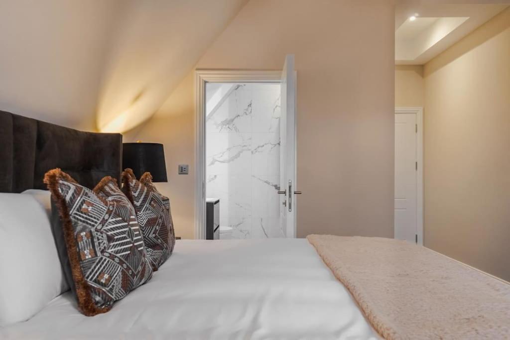 Apartamento Luxury Penthouse - Castle Views - 2 Bed & Parking Windsor Exterior foto