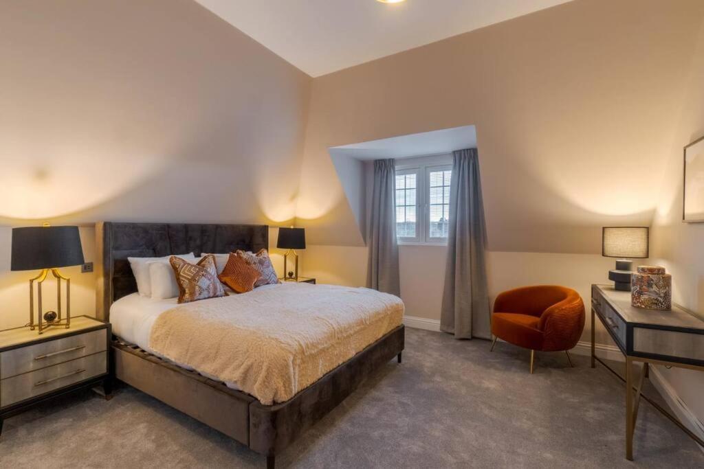 Apartamento Luxury Penthouse - Castle Views - 2 Bed & Parking Windsor Exterior foto